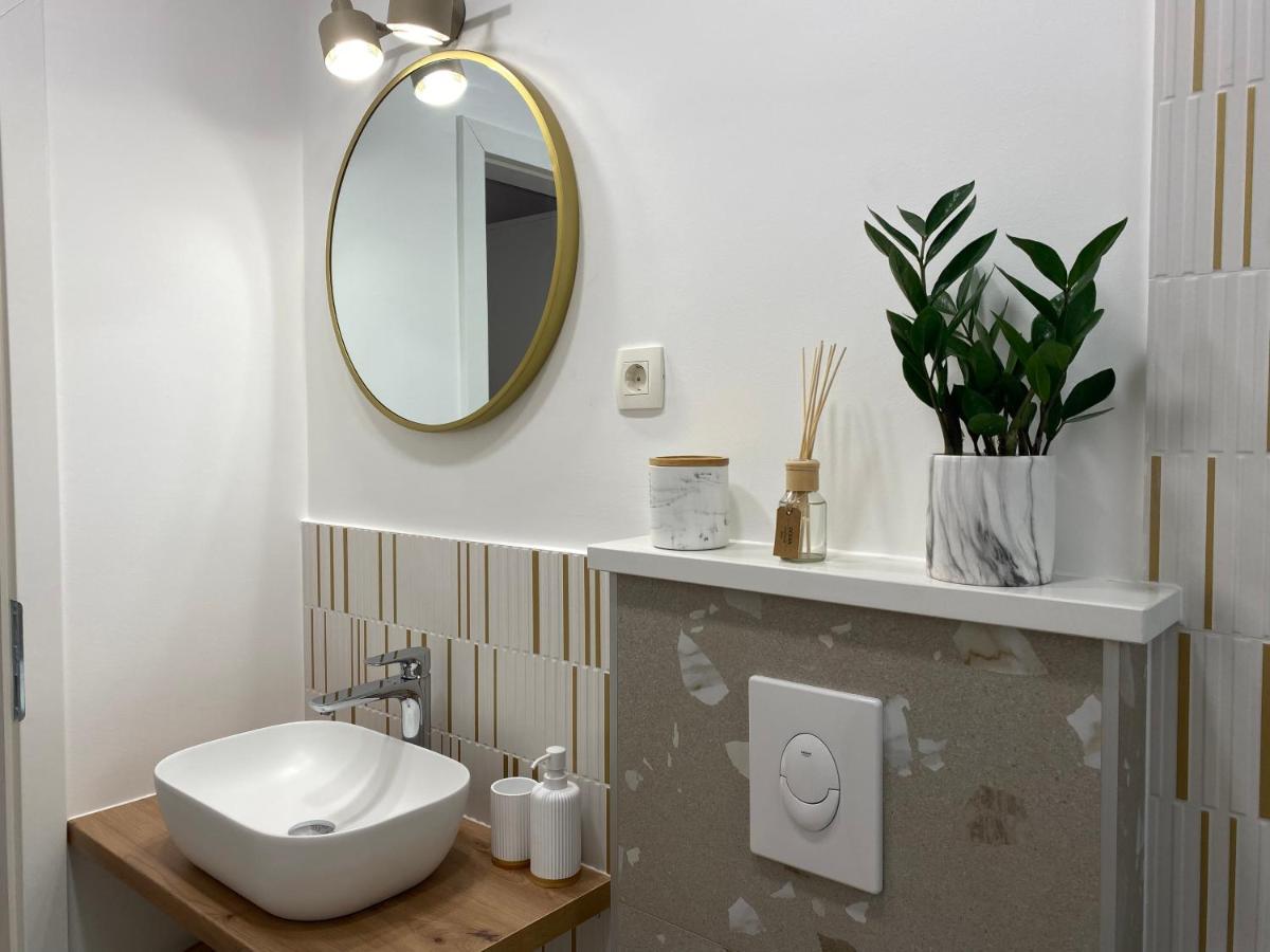 Apartments Niko, Near Beach, Free Parking, Wi-Fi Tucepi Ngoại thất bức ảnh