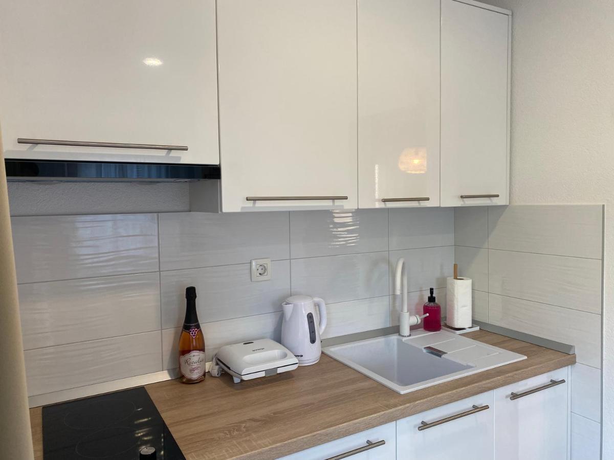 Apartments Niko, Near Beach, Free Parking, Wi-Fi Tucepi Ngoại thất bức ảnh