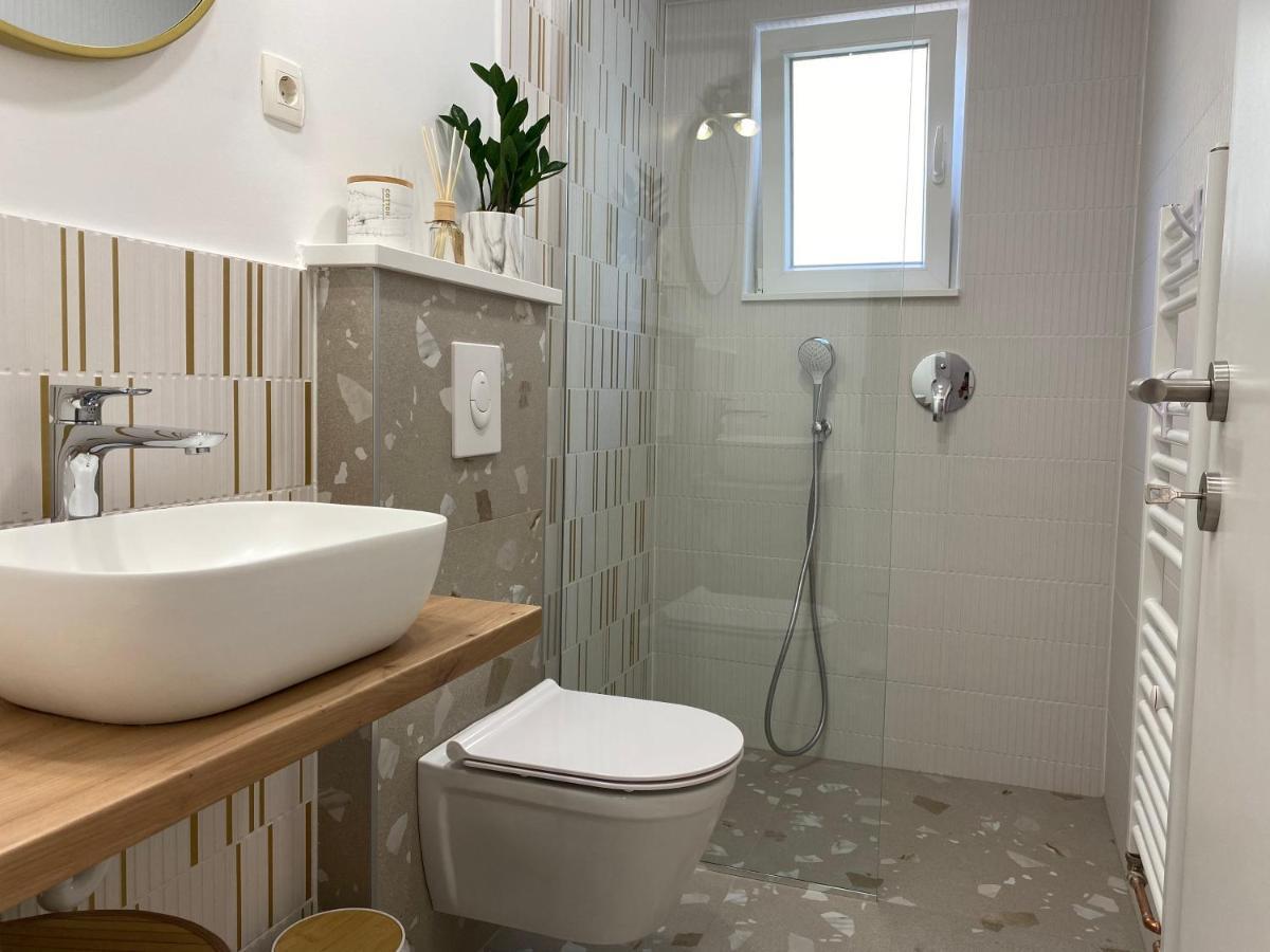 Apartments Niko, Near Beach, Free Parking, Wi-Fi Tucepi Ngoại thất bức ảnh