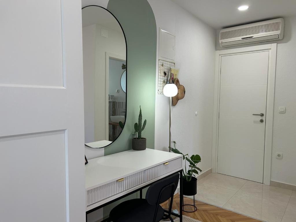 Apartments Niko, Near Beach, Free Parking, Wi-Fi Tucepi Ngoại thất bức ảnh