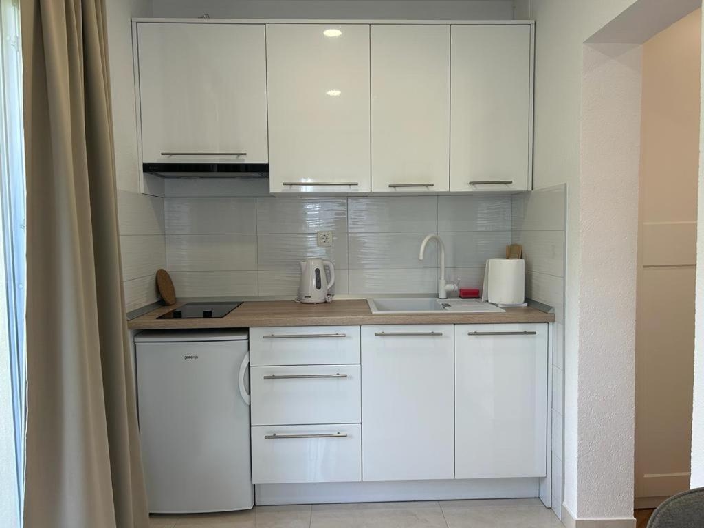 Apartments Niko, Near Beach, Free Parking, Wi-Fi Tucepi Ngoại thất bức ảnh