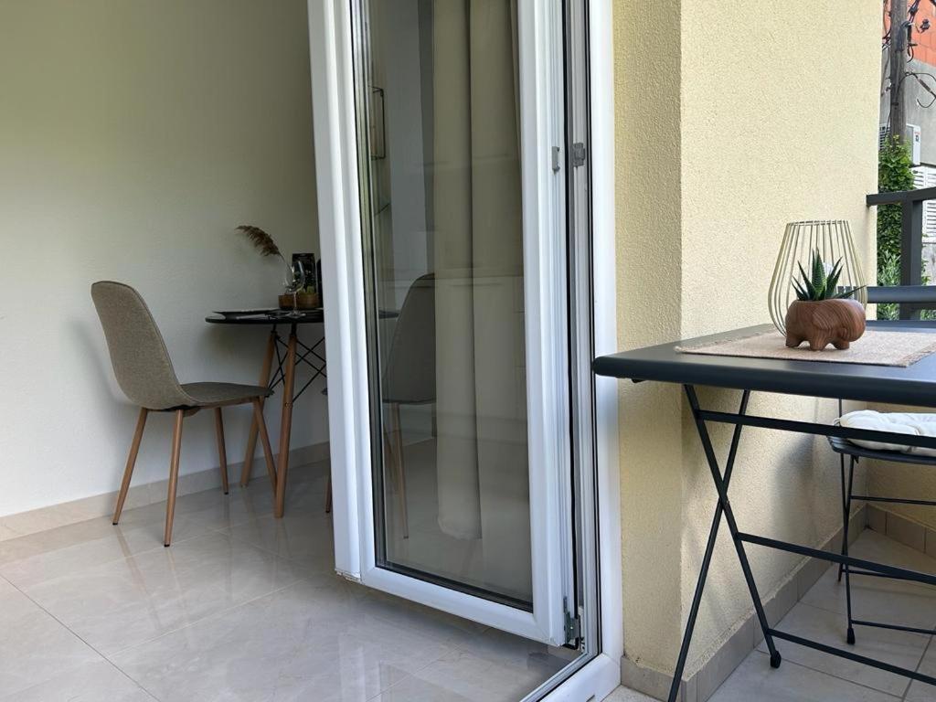 Apartments Niko, Near Beach, Free Parking, Wi-Fi Tucepi Ngoại thất bức ảnh